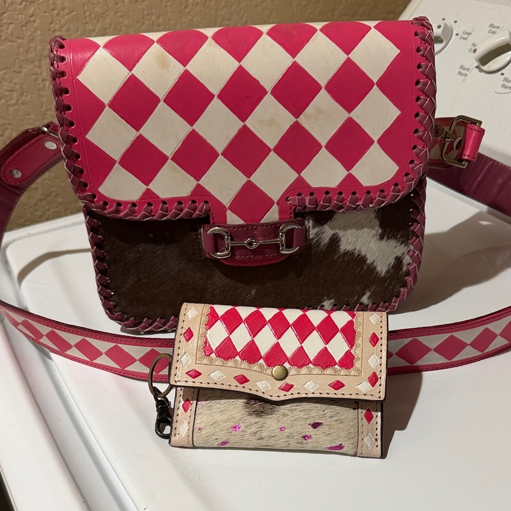 Pink & White Diamond-Pattern Leather Crossbody Bag with Hide w/Card Holder.